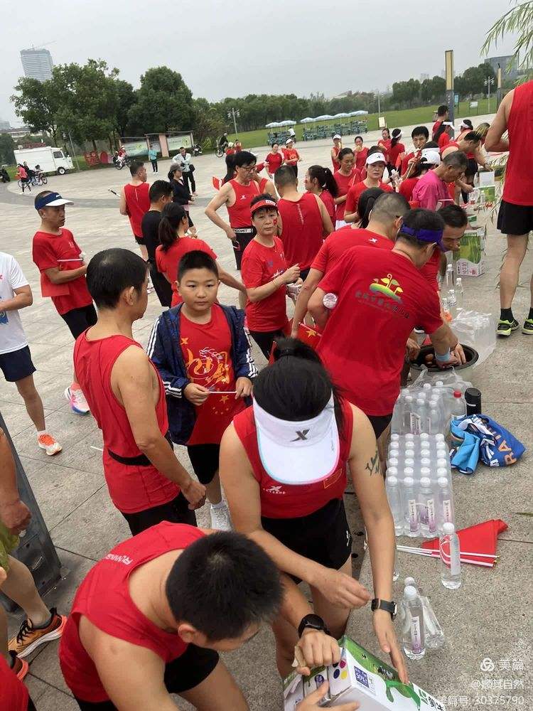 不屈不挠的斗志在球员身上绽放光芒的简单介绍