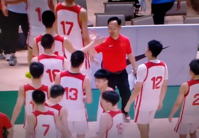 大赛中中国队表现抢眼，引发球迷关注