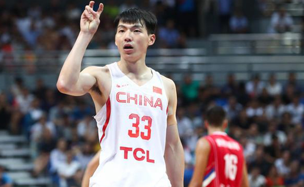 后卫中场实力黑马，霸气夺权豪取胜利的简单介绍