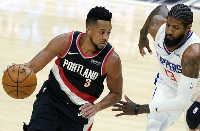 关于雄鹿艰难胜开拓者，防守密不透风，稳步前行的信息