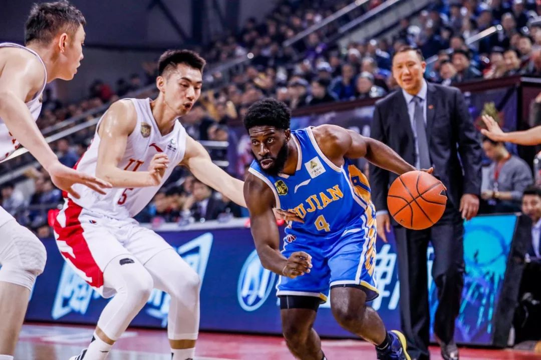 包含波黑万众瞩目，晋级四分之一决赛的词条