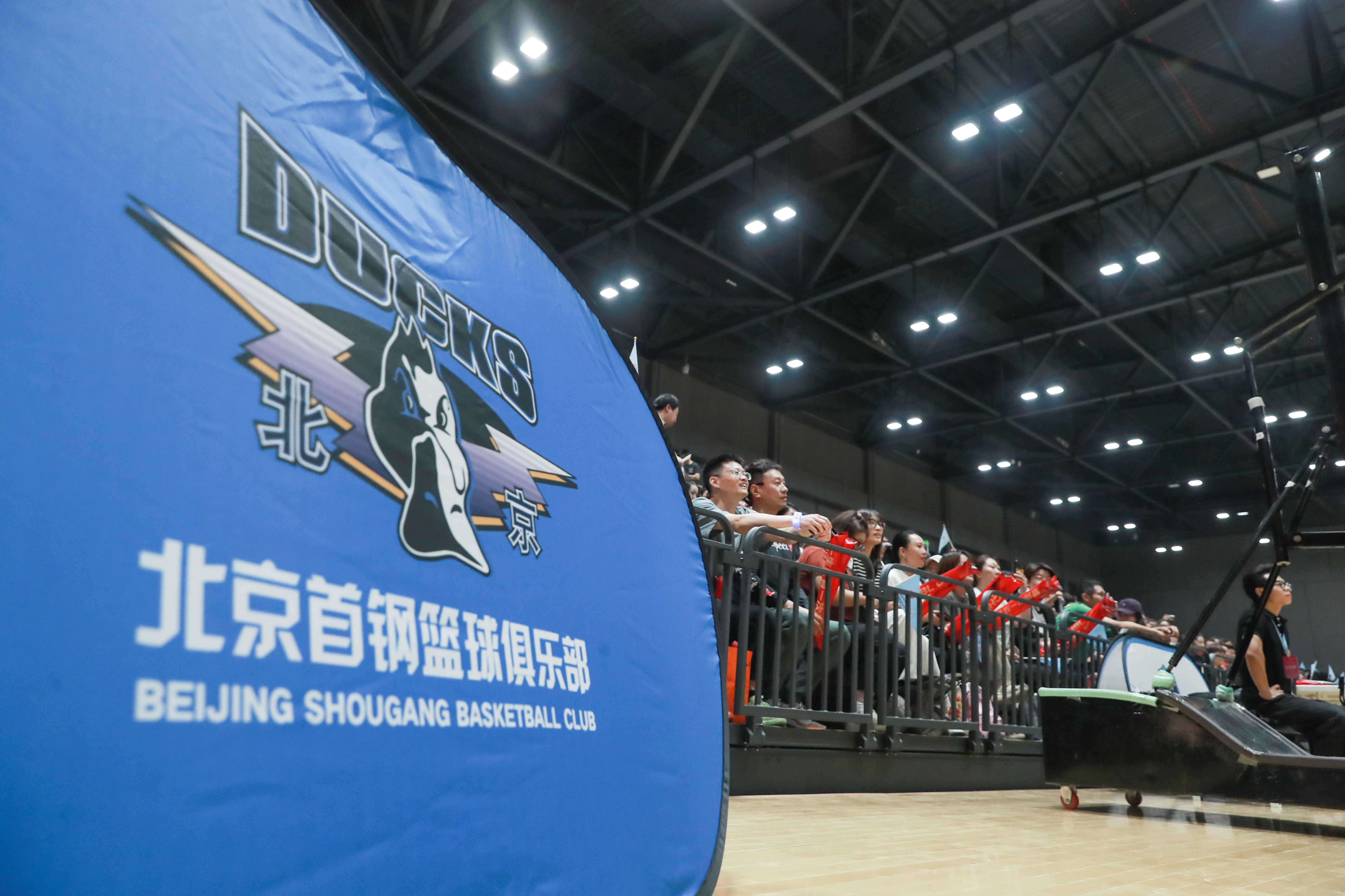 北京首钢队在最新比赛中再次取得胜利