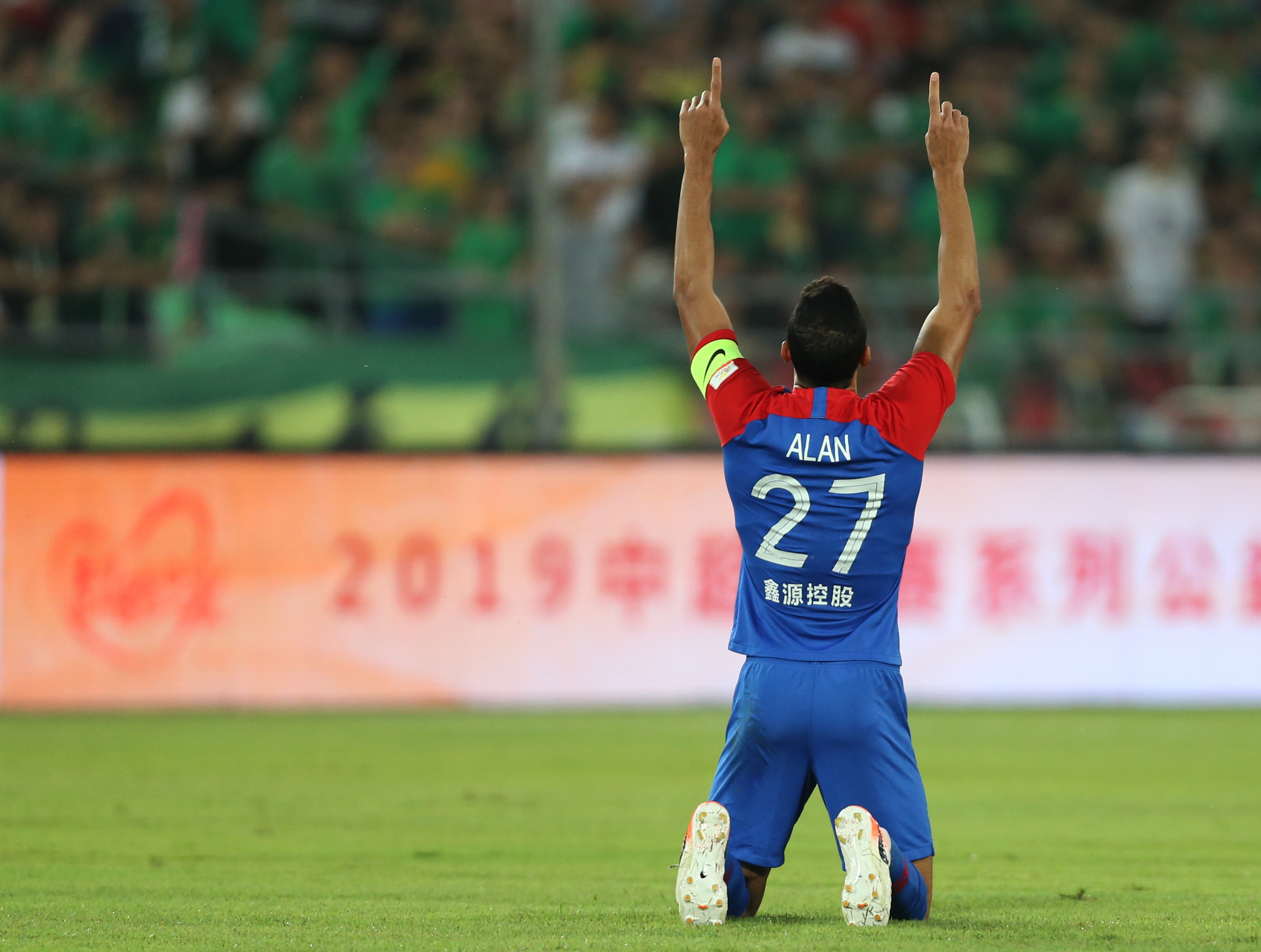 关于上海上港客场一球小胜重庆斯威,保持不败记录的信息 关于上海上港客场一球小胜重庆斯威,保持不败记录的信息