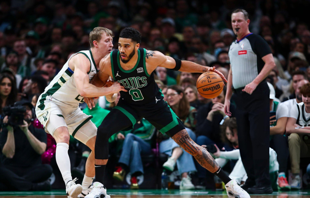 太阳击败雄鹿,豪取七连胜的简单介绍 太阳击败雄鹿,豪取七连胜的简单介绍