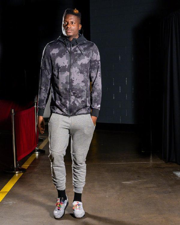 开拓者不敌国王，卡佩拉频献大帽